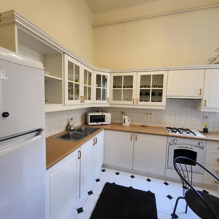 Elena Apartmán